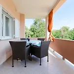 Slavica לופאר