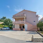 דירה Slavica לופאר